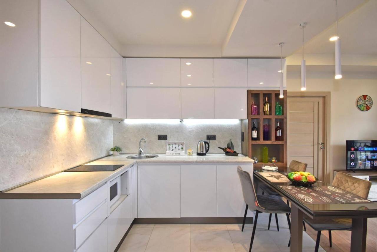 Home4You City Center Apartments Ереван Екстериор снимка