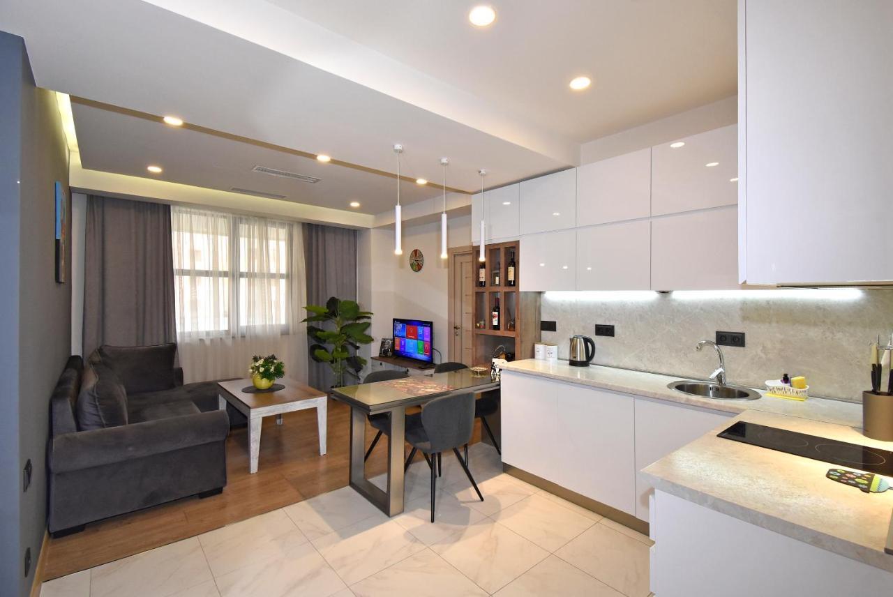 Home4You City Center Apartments Ереван Екстериор снимка